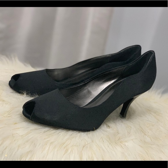 Liz Claiborne Flex Bangle black satin shoe scallop - Picture 8 of 8